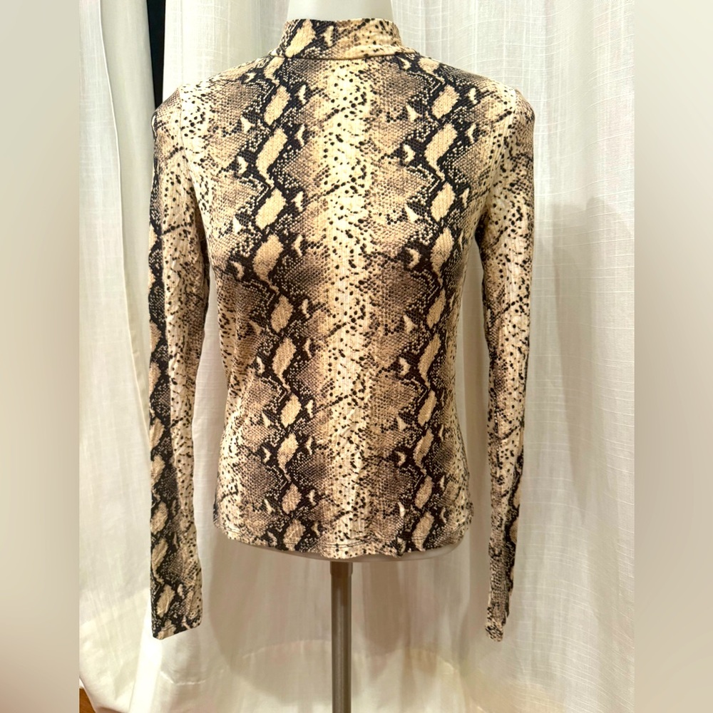 Snake print top